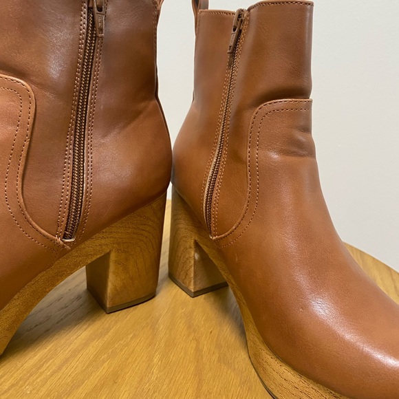 Universal Thread Women's Size 7 Cognac Brown Memory Foam Heel Booties - Picture 9 of 10